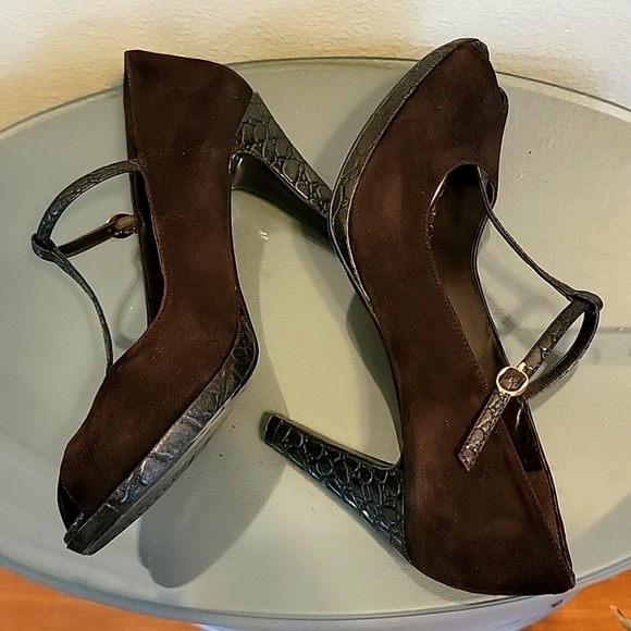 Bandolino Tollbridge PeepToe Suede Heel - Picture 3 of 7